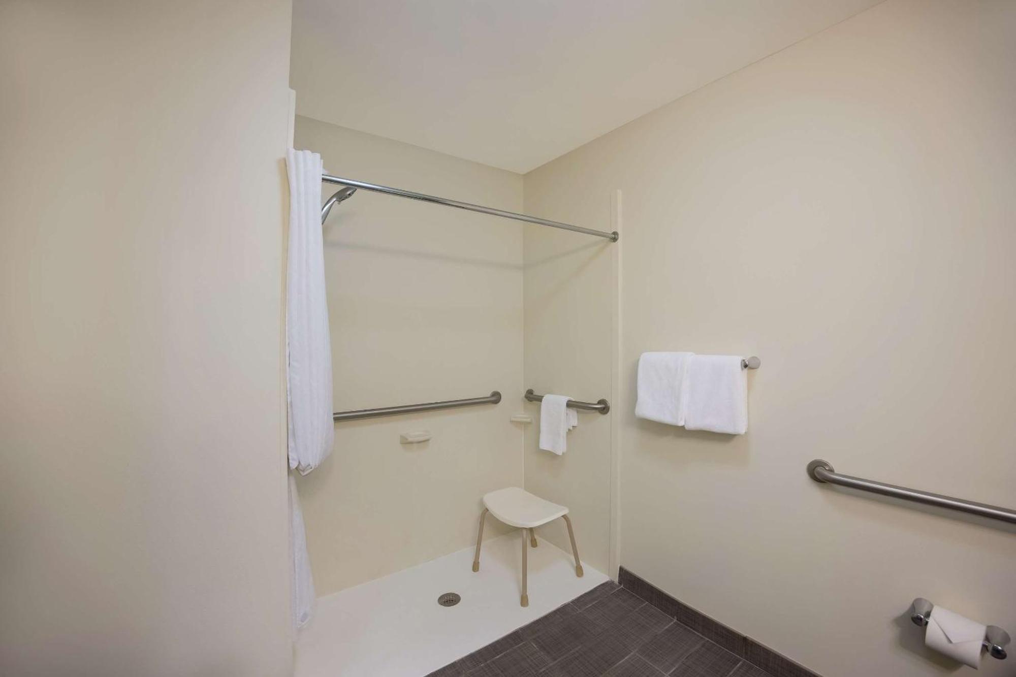 Sleep Inn & Suites Colby Zewnętrze zdjęcie